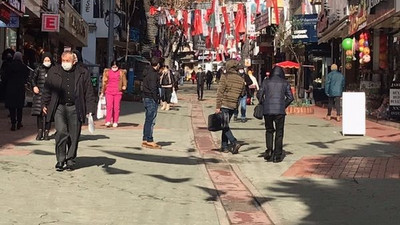 Vatandaş buz gibi havada sokakta!